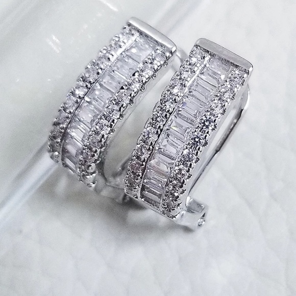 Sterling silver princess round earrings - Picture 2 of 6